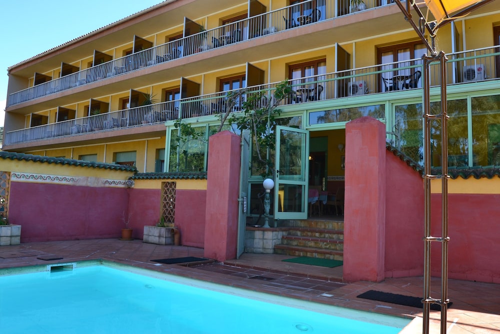 Hotel Cyrnea 10/39
