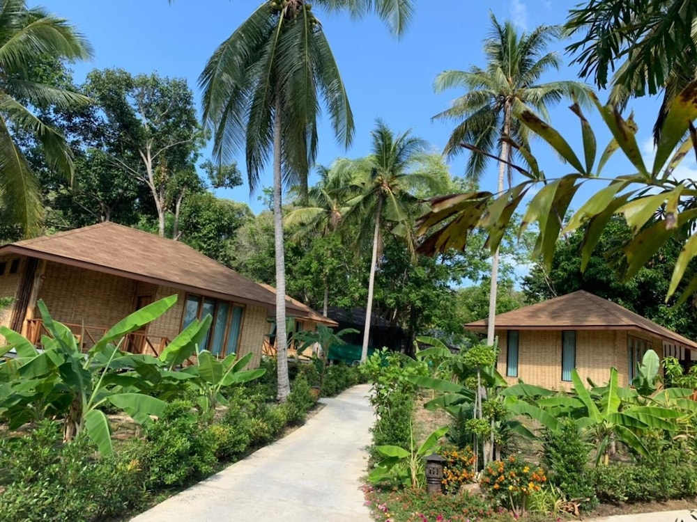 Thiw Son Beach Resort 57/70