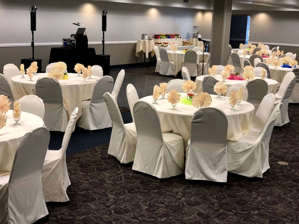 AmericInn by Wyndham Mankato Event Center 39/55