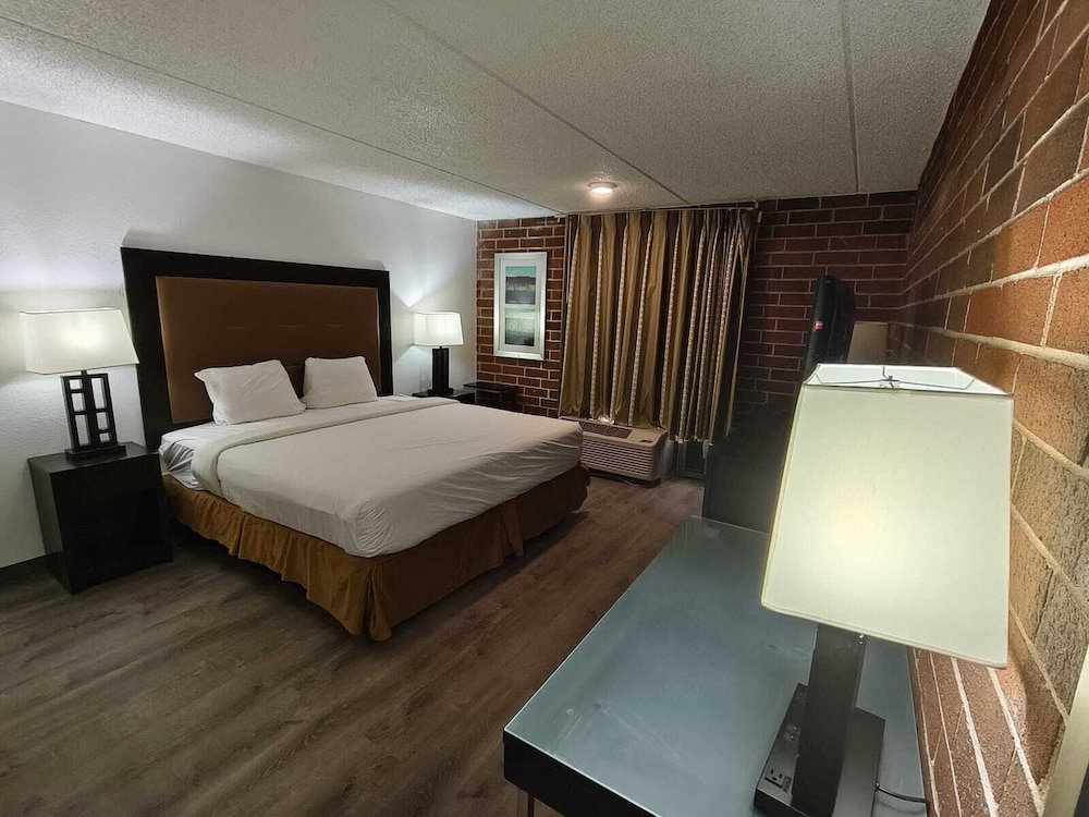 Plaza Hotel By OYO Calumet Park Near Alsip I 57 38/62