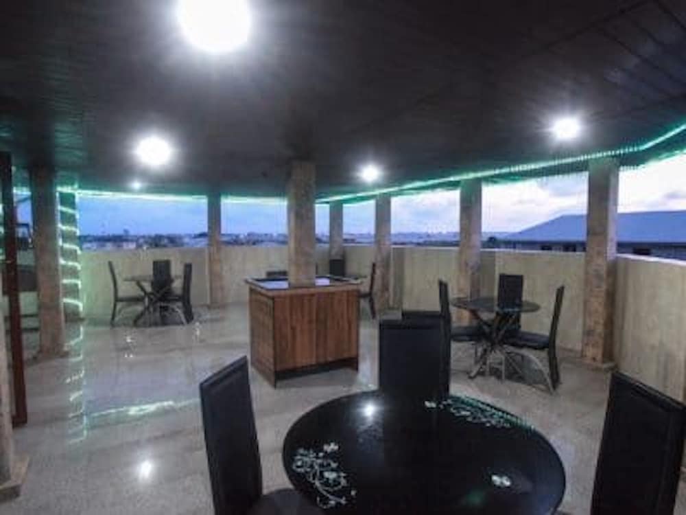 Carleton Hotel & Suites 22/29