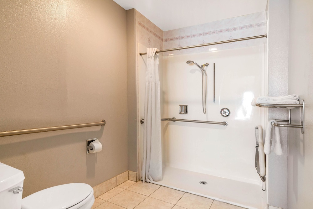 Rodeway Inn Auburn, CA 16/41