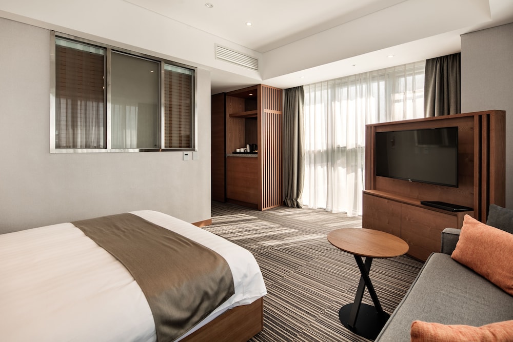 Golden Tulip Incheon Airport Hotel and Suites 30/63