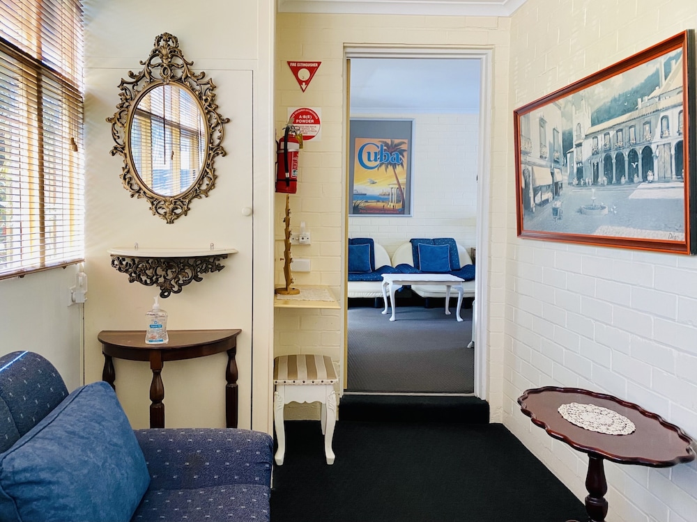 The Mews Motel 51/59