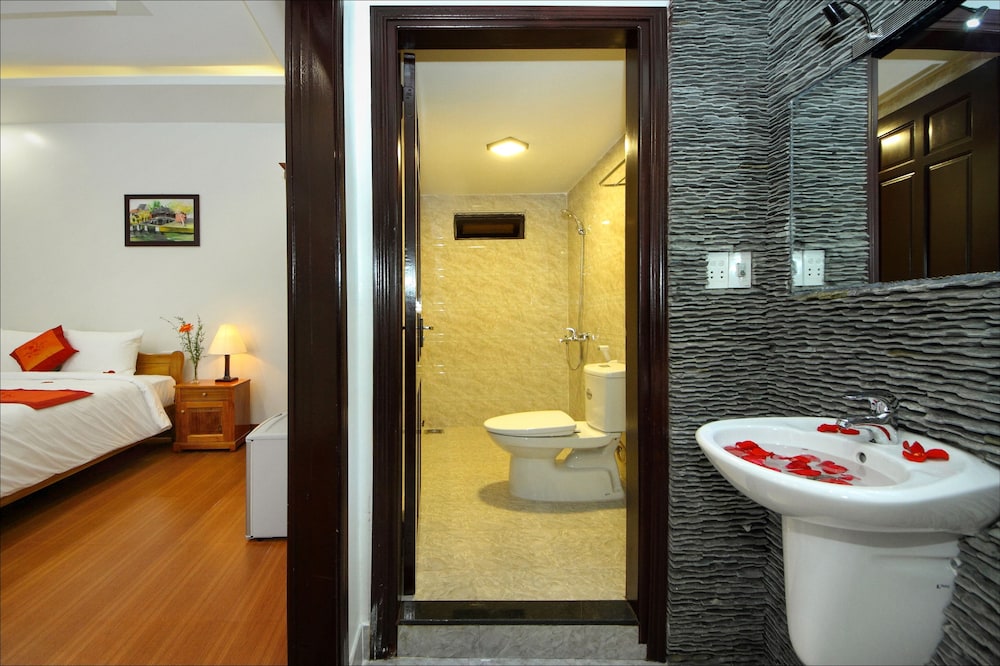 BLUE LAKE HOMESTAY 26/56