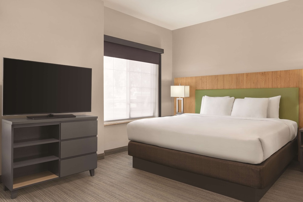 Spark by Hilton Redlands 8/40