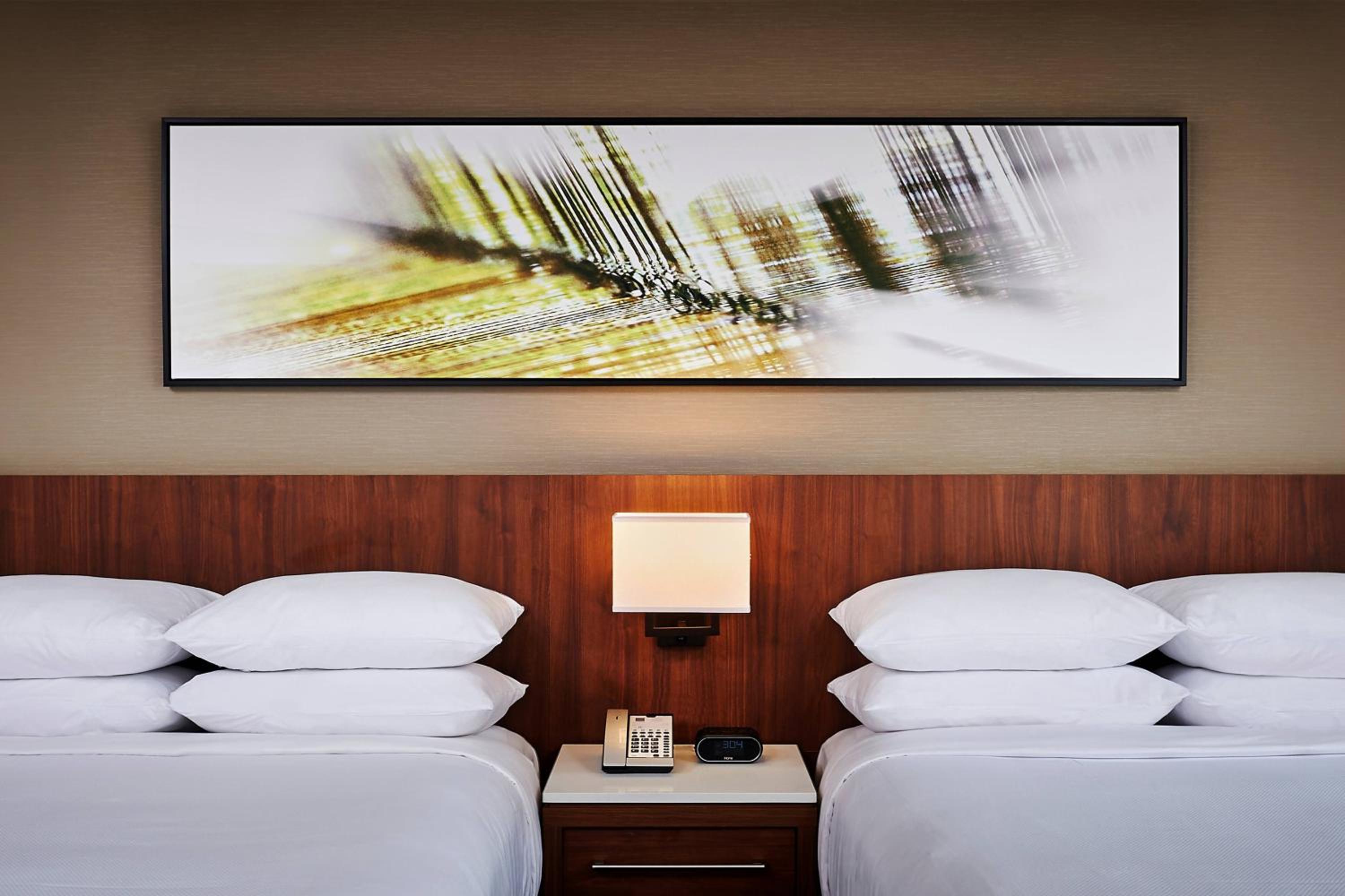 Deluxe, King Bed, Queen Bed, Club Lounge Access