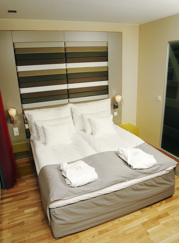 Quality Hotel 33 19/55