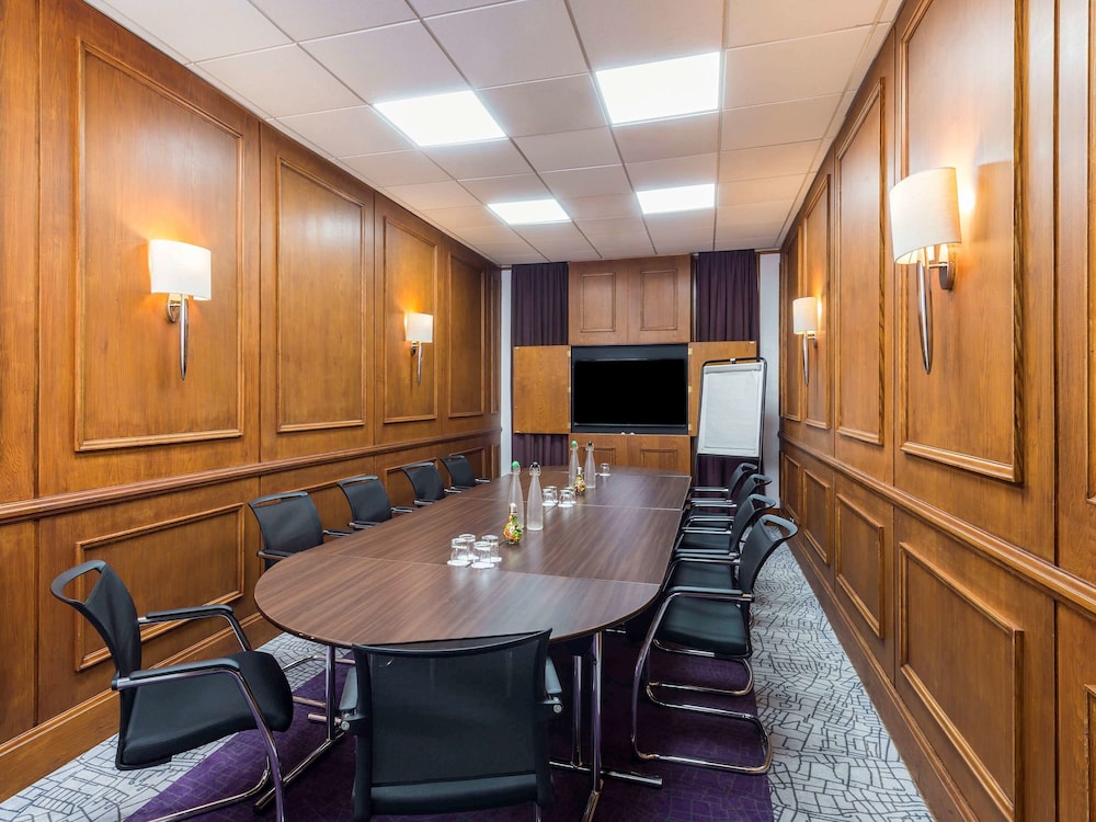 Mercure Telford Centre 60/69
