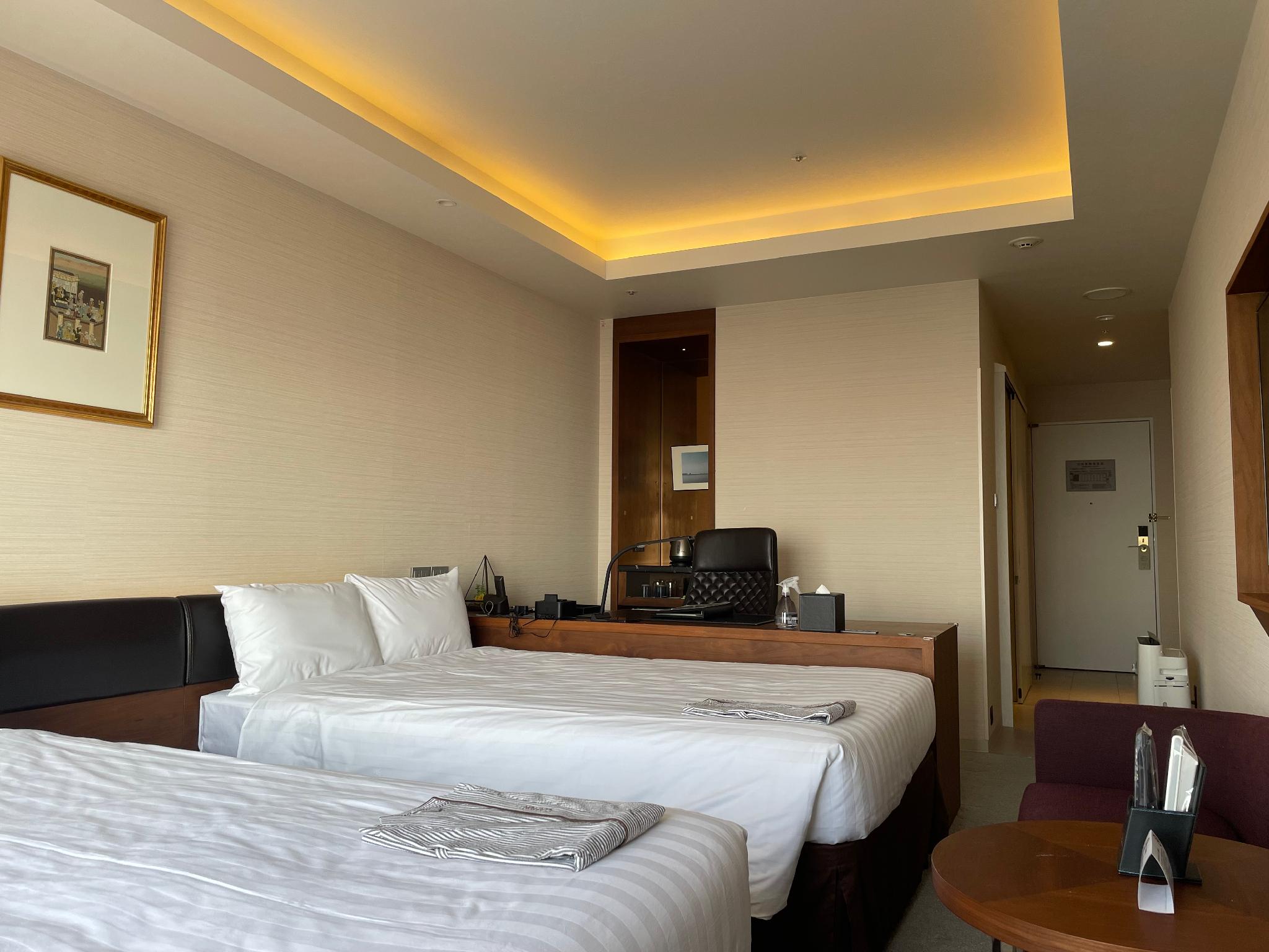 Standard, Twin Beds, Ocean Front, Side Ocean View