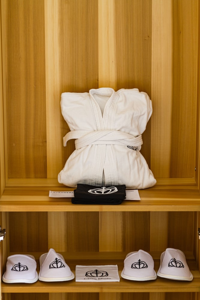 Carlota Hotel 24/50