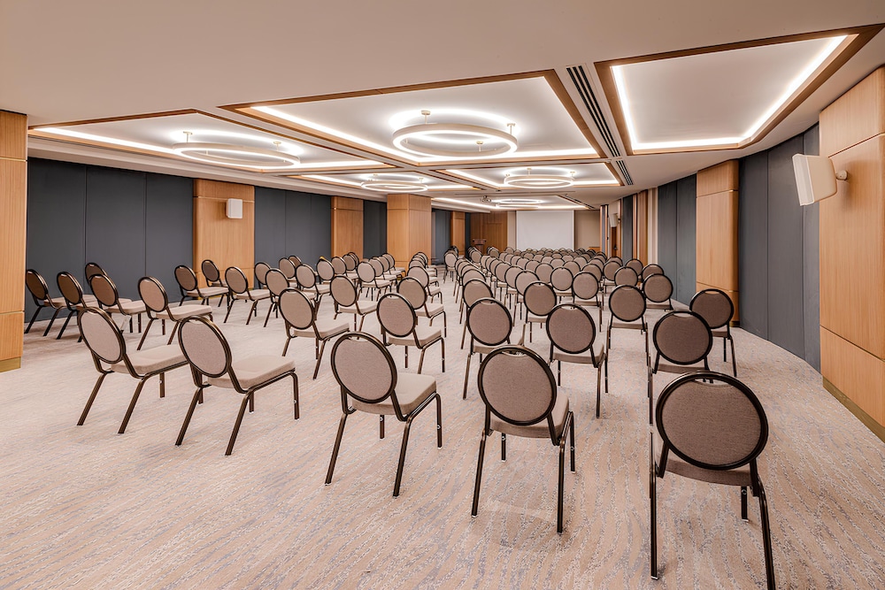 Radisson Hotel Istanbul Merter 43/48