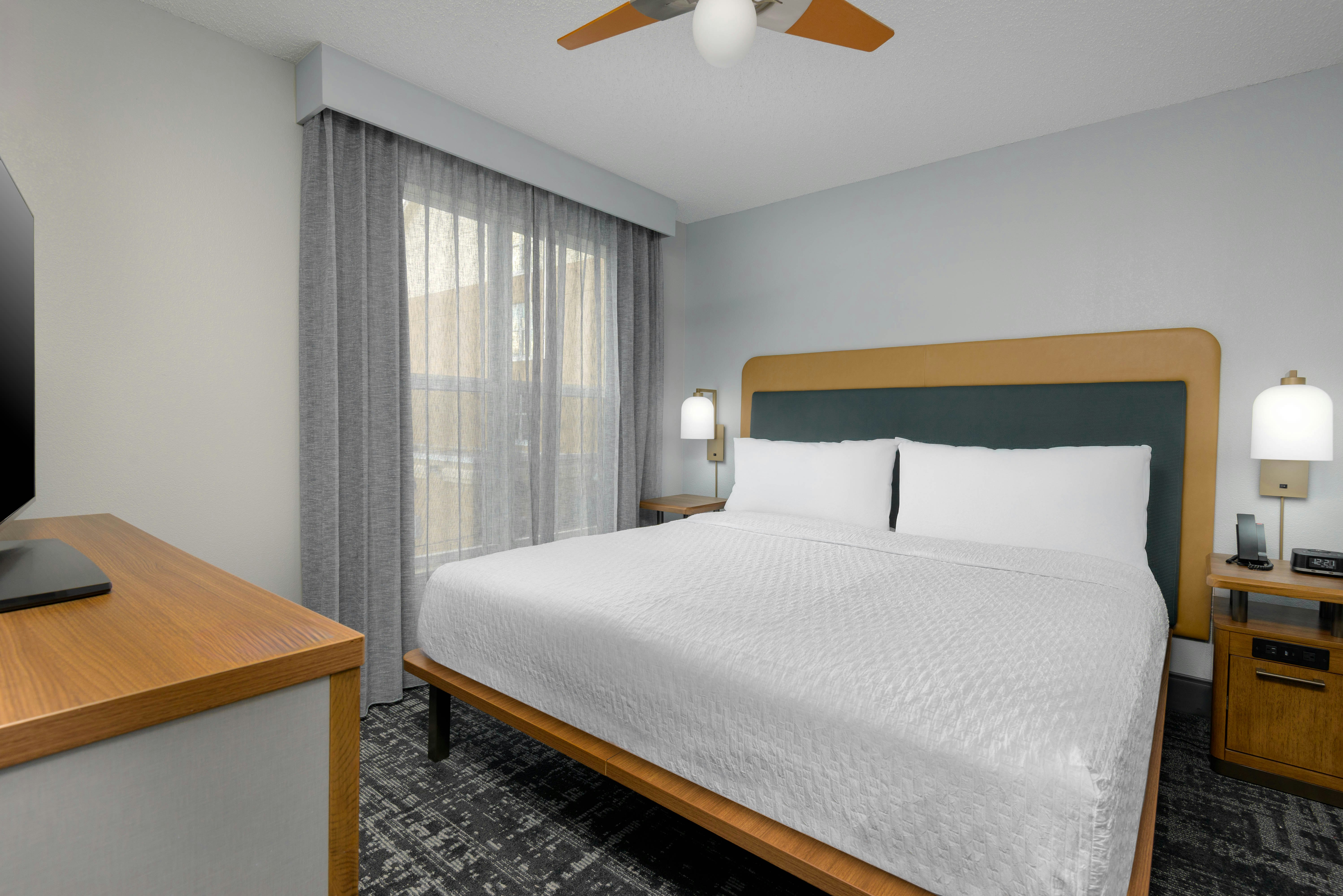 1 BEDROOM, SUITE, KING BED