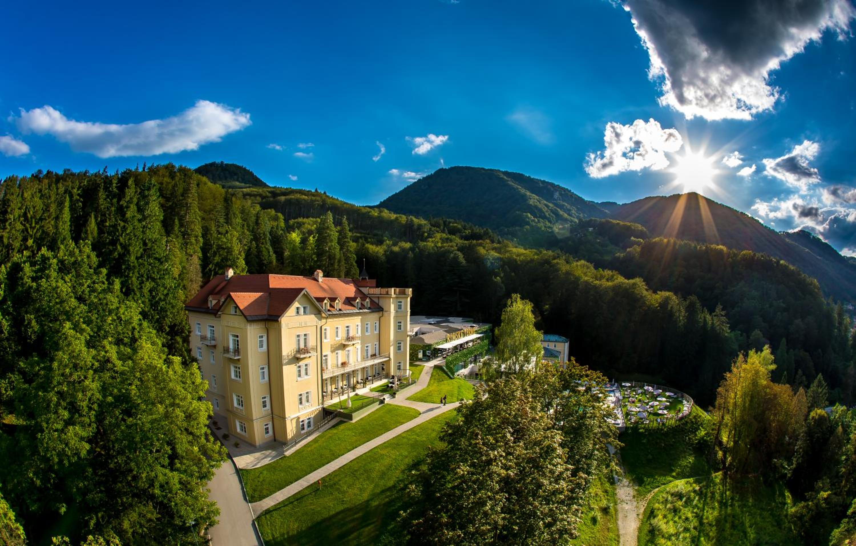 Sofijin Dvor - Adults Only 24/32