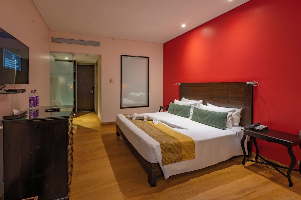 O Hotel Goa, Candolim Beach 7/50
