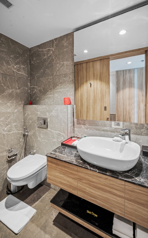غرفة بزنس بسرير مزدوج، Grand Vijayawada by GRT Hotels 2/2
