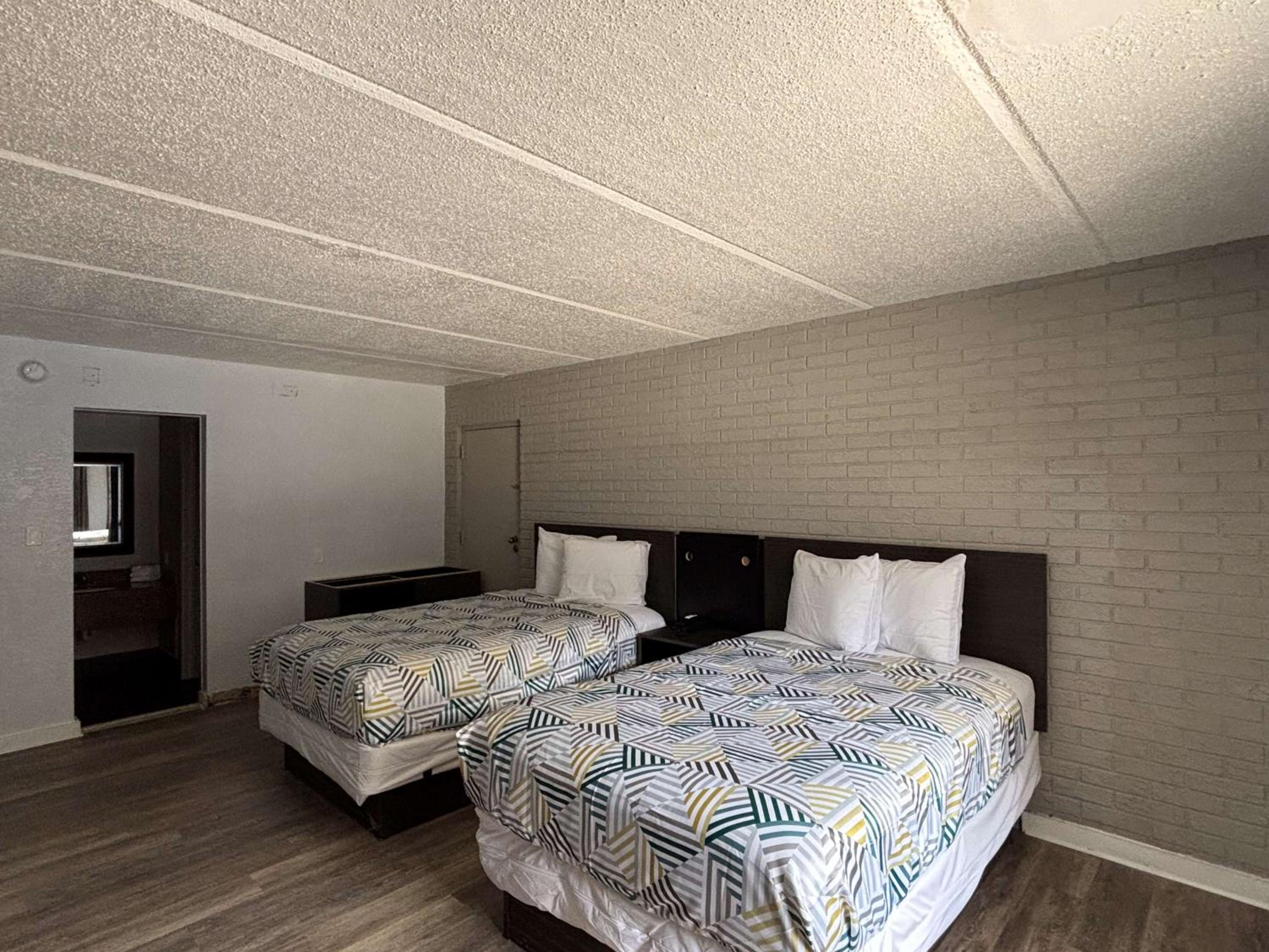 ROOM, DOUBLE BED, SMOKING