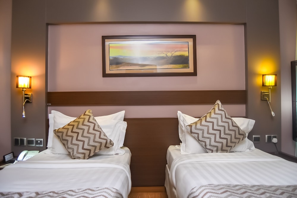 Ngong Hills Hotel 15/72