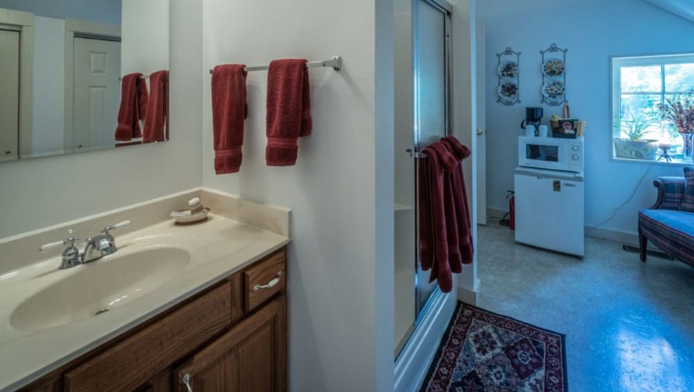 Stone Haus Bed & Breakfast 20/20