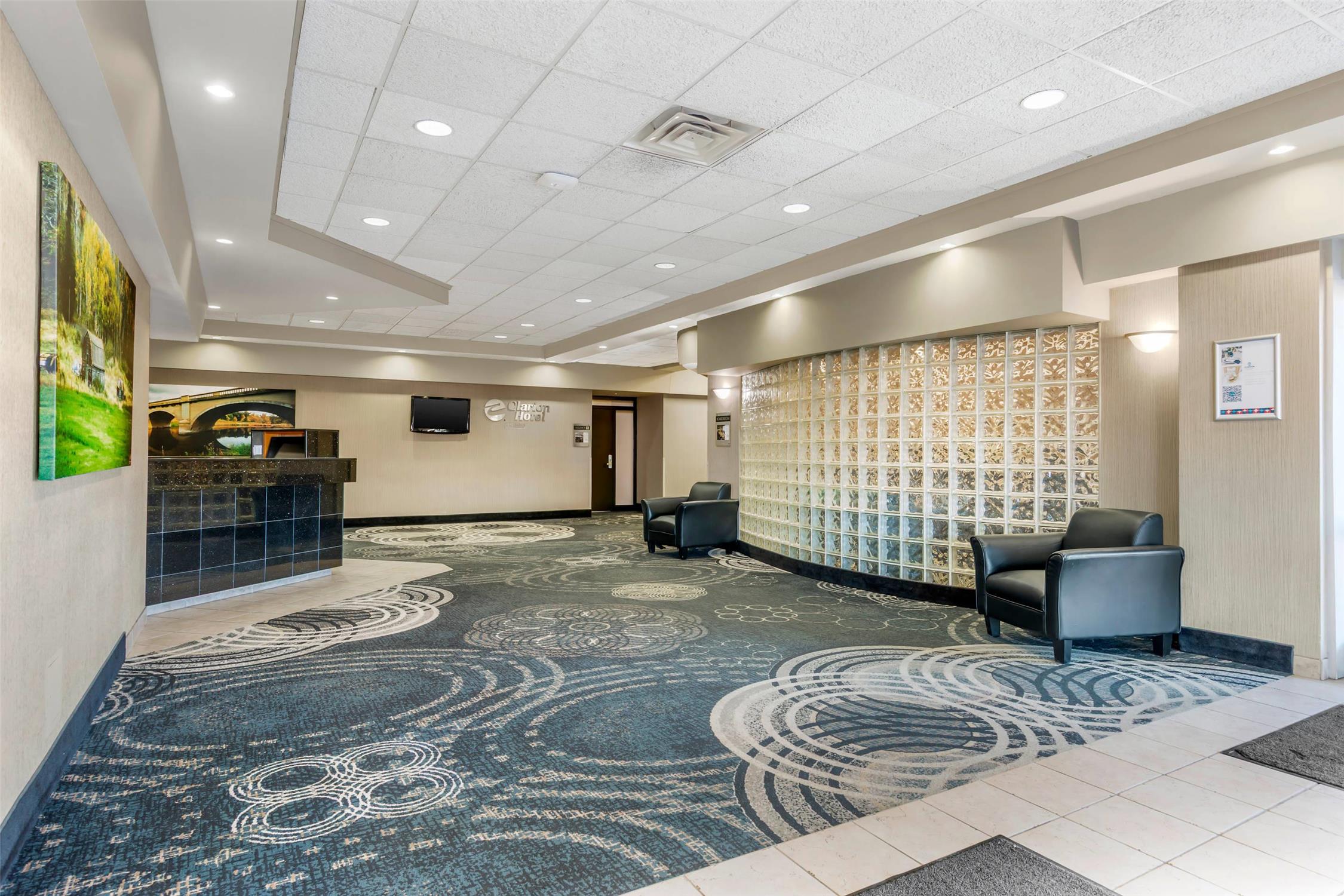 Clarion Hotel & Suites Brandon 7/35