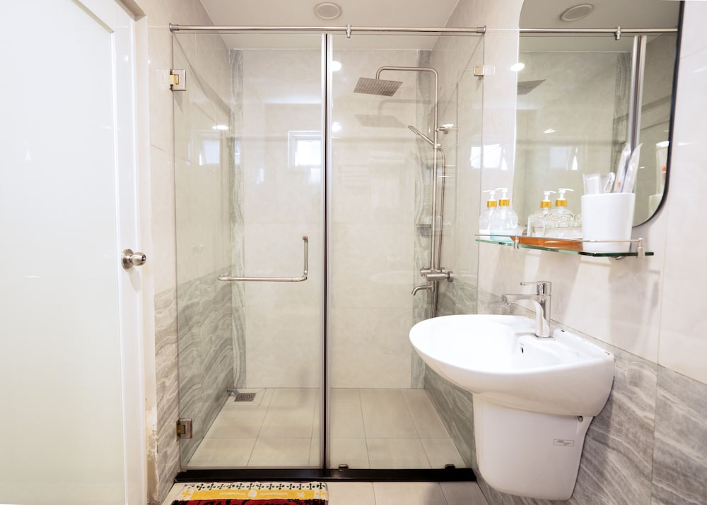 C'Lavie Hotel - Saigon Airport Hotel 44/50