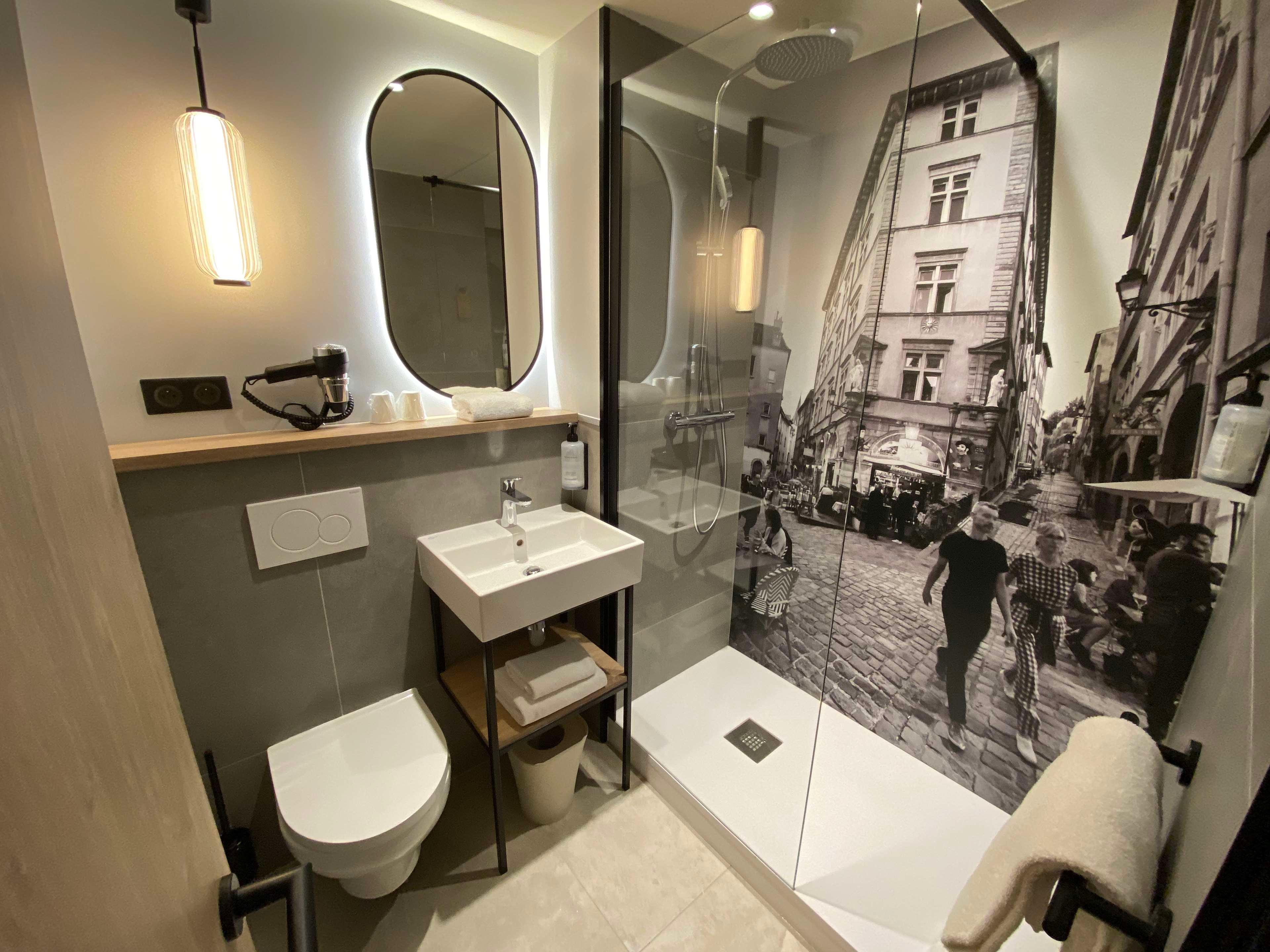 غرفة قياسية ثلاثية، CAMPANILE LYON CENTRE - GARE PART DIEU 7/9