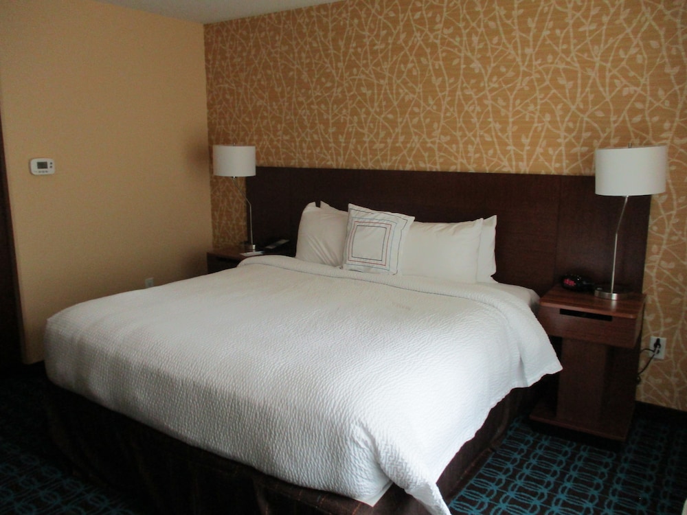 Fairfield Inn Suites Fremont 12/44