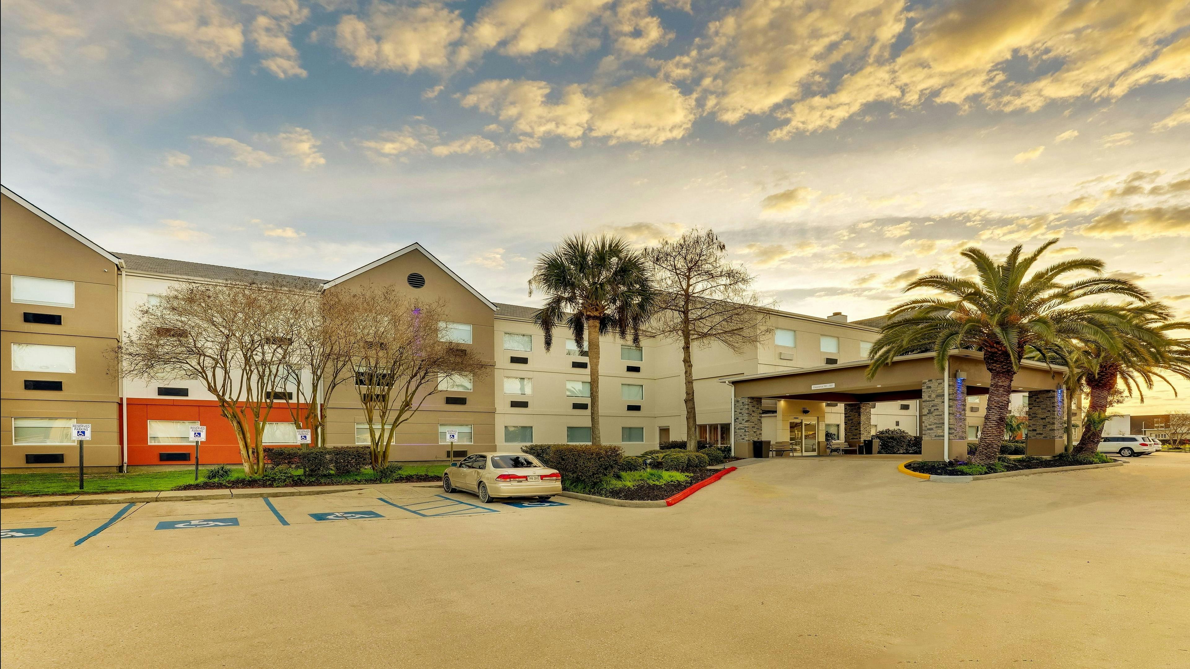 Holiday Inn Express Kenner New Orleans Airport an IHG Hotel 37/50