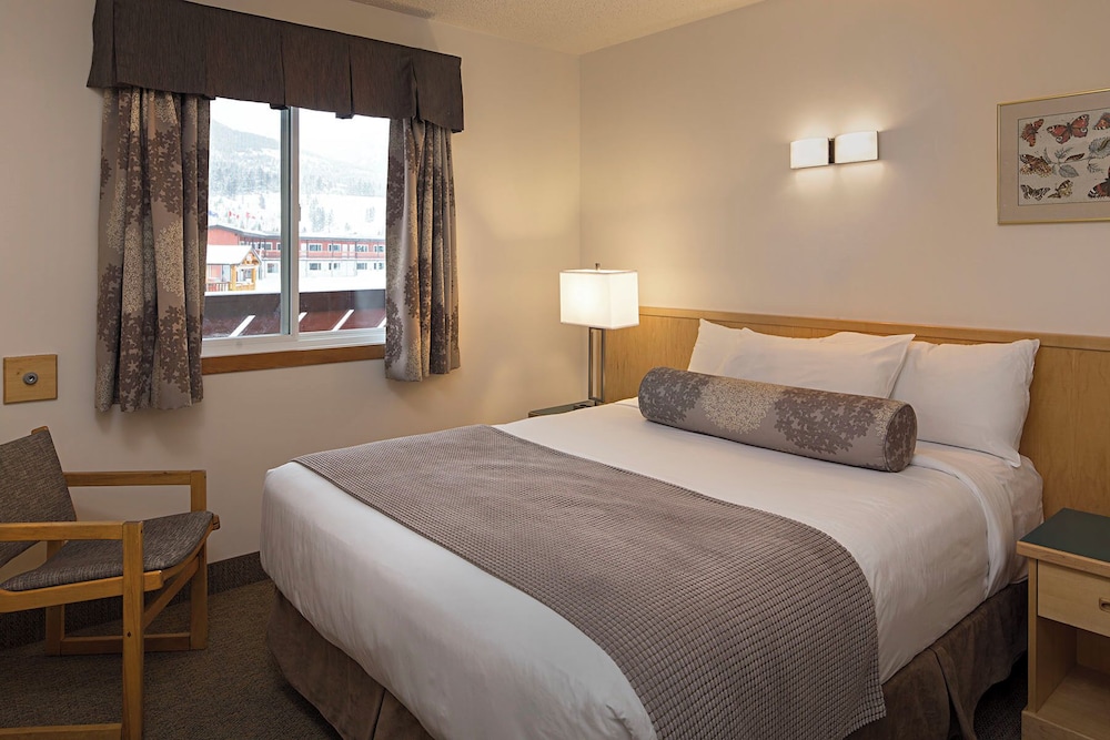 1 BEDROOM, LOFT, 3 QUEEN BEDS