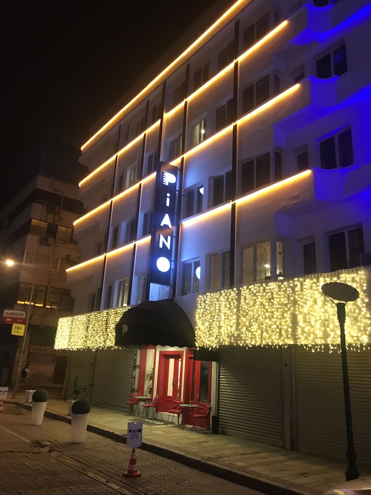 Piano Hotel 1/38