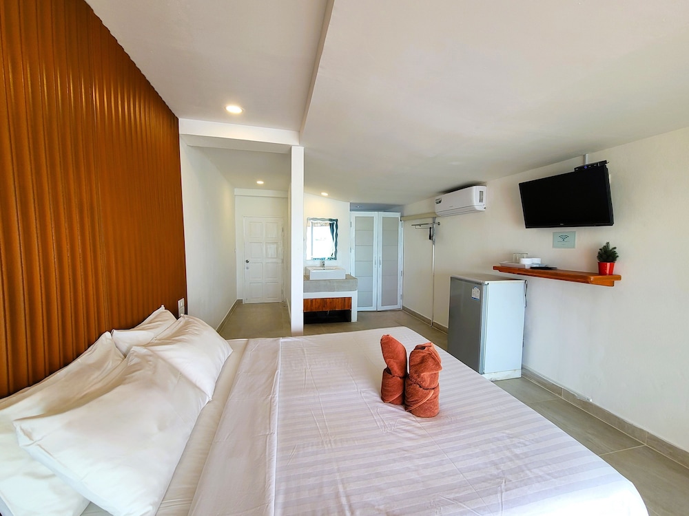 Superior, King Bed, Ocean View