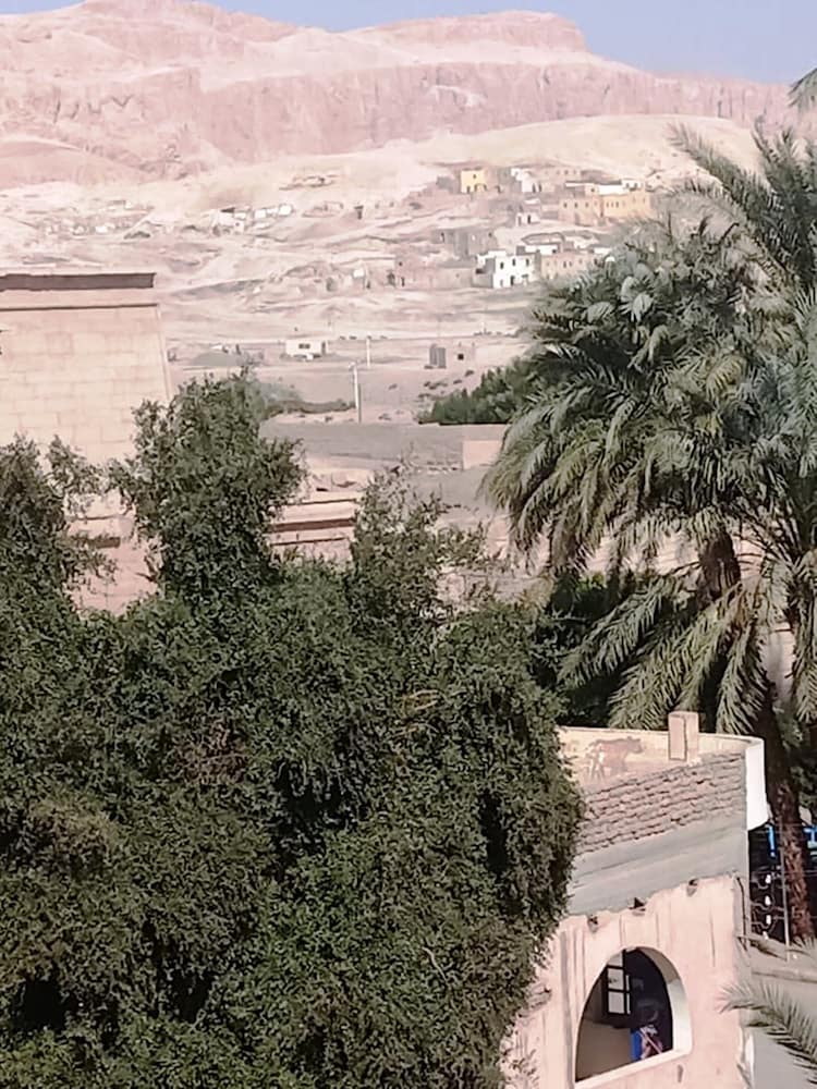 Amenophis Hotel 45/50