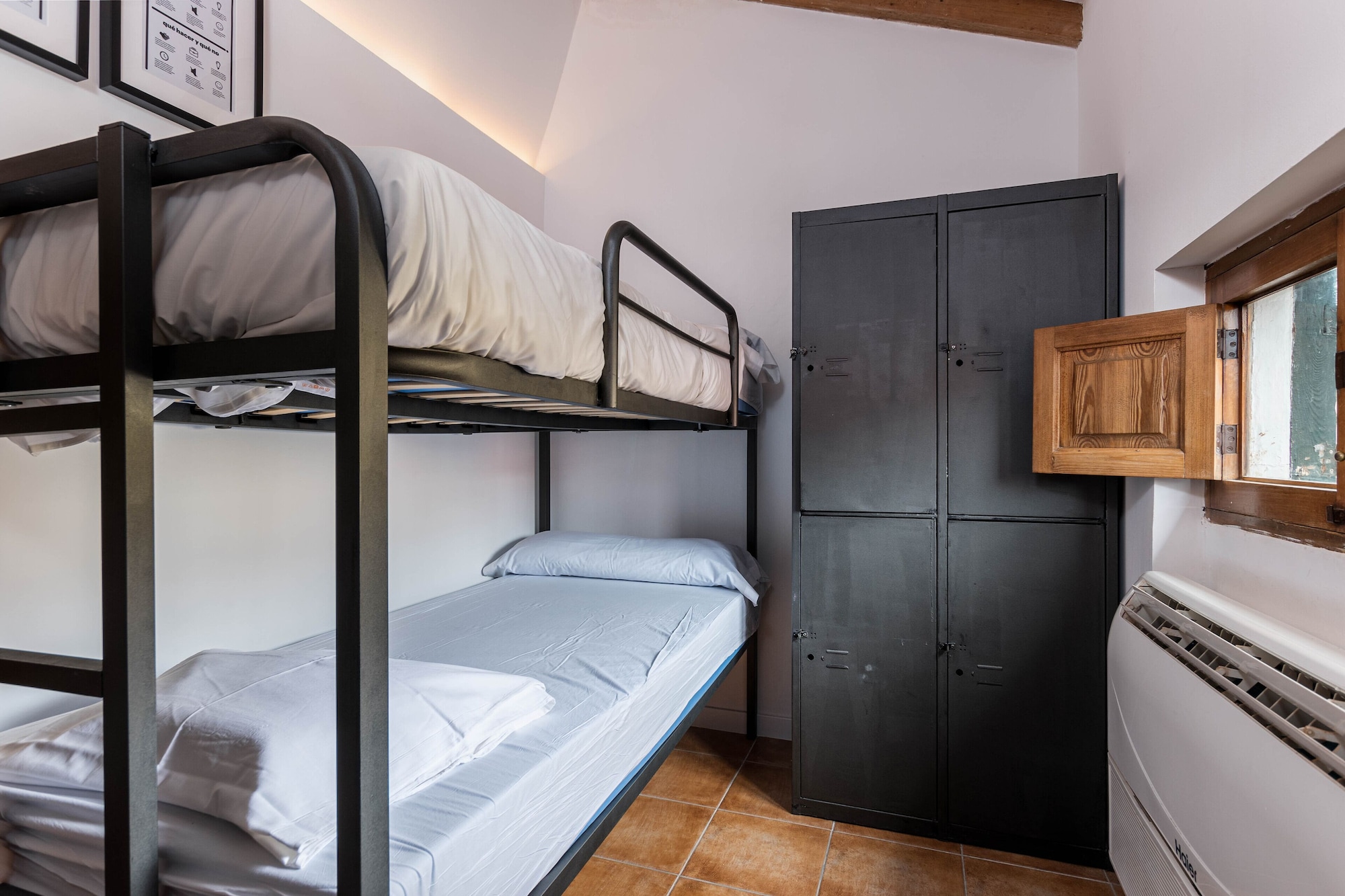 MIXED DORM, CITY, 4 BEDS, SHARED BATHROOM
