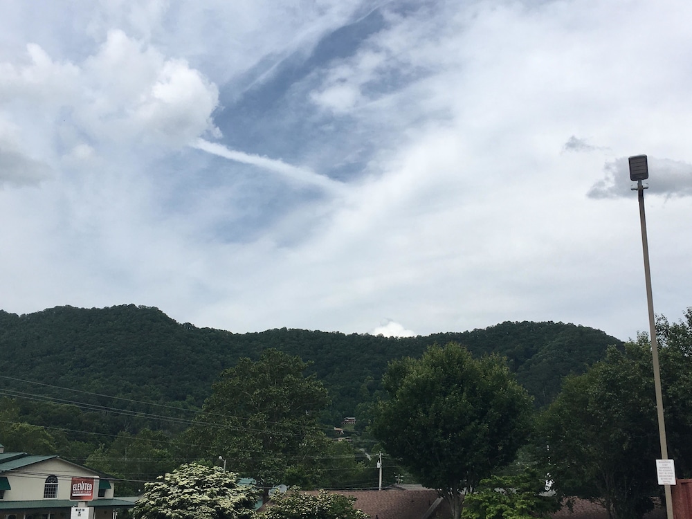 Quality Inn & Suites Maggie Valley - Cherokee Area 55/59