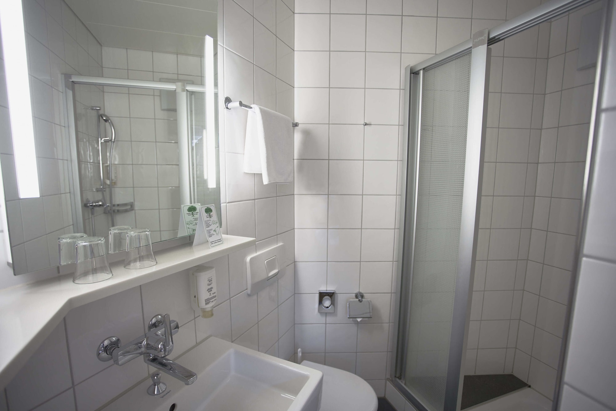 Small Budget Double Room, Bristol Hotel Zurich 4/4