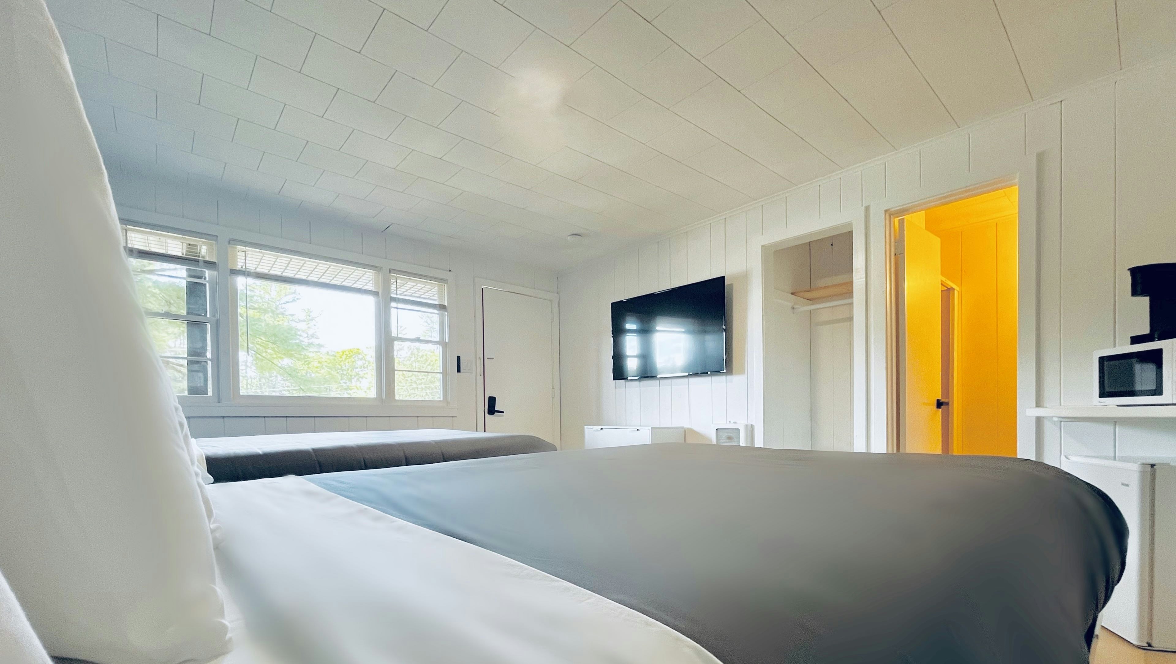 Room, 2 Double Beds, North Side