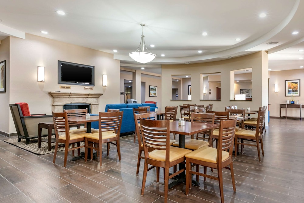 Comfort Inn and Suites Van Buren Fort Smith 27/40