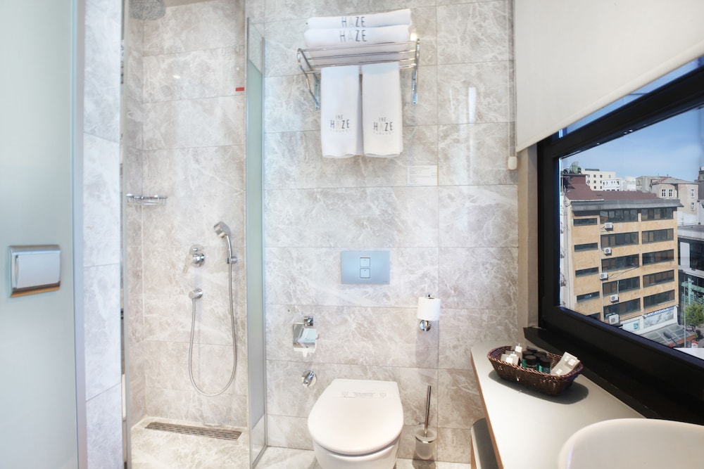 The Haze Hotel Karakoy 35/68
