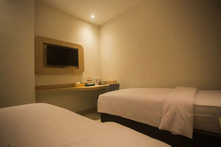 Kamari Hotel Ambon 5/11