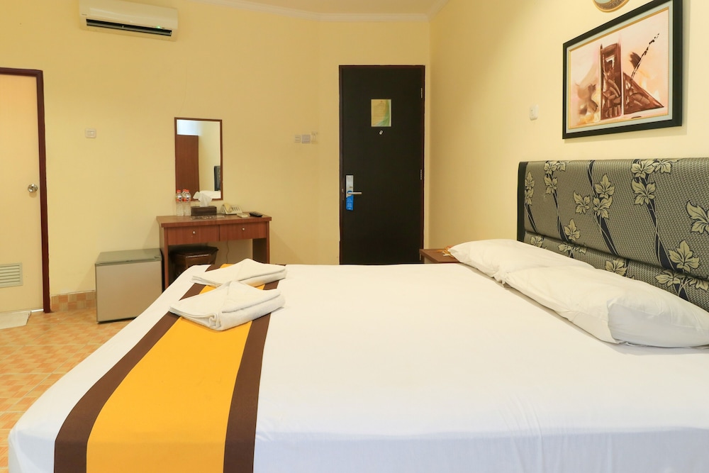 Hotel O near Mall Panakukkang formerly Al-Badar Hotel Syariah 17/52