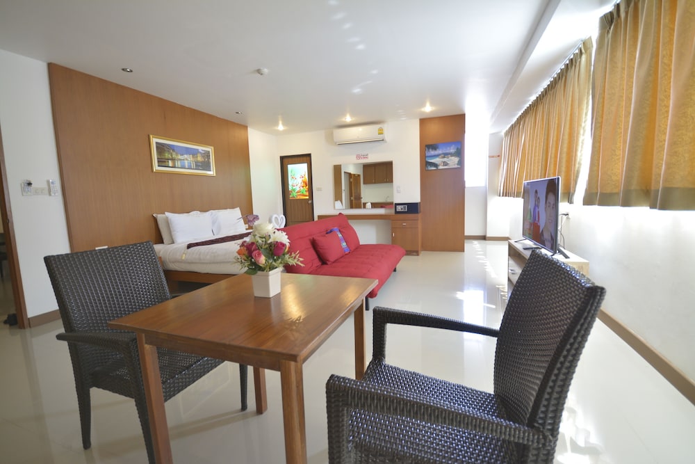 The Patong Center Hotel 33/40
