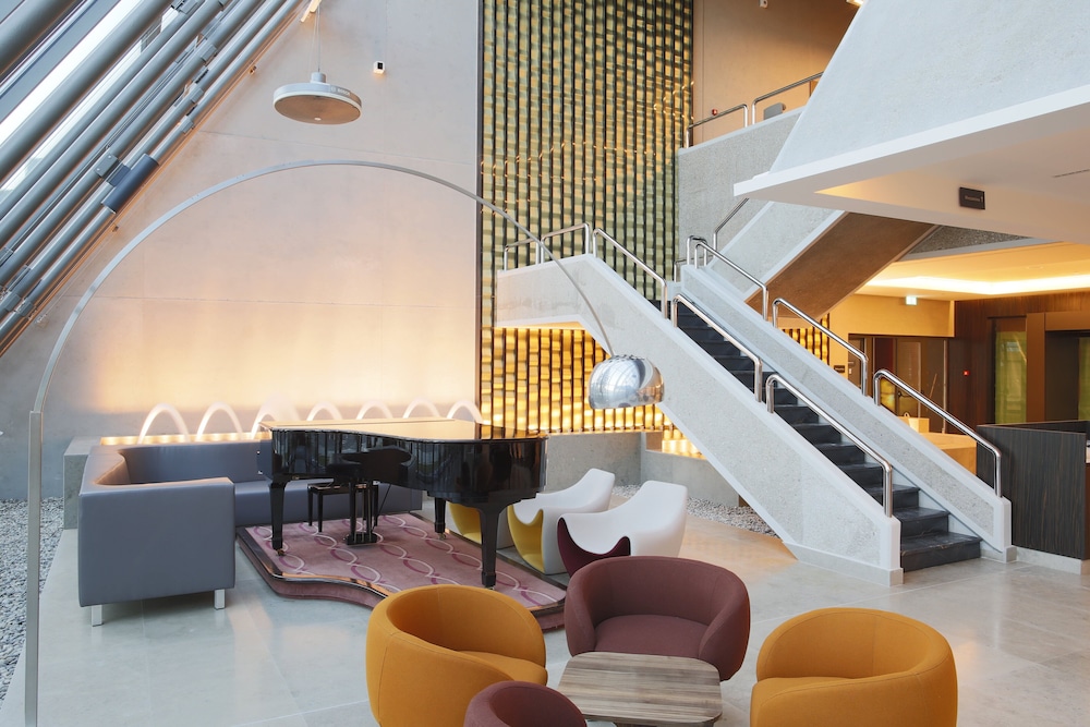 Crowne Plaza Belgrade 65/85