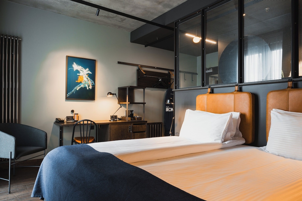 Deluxe, Queen Bed, Harbour View, Sauna، Exeter Hotel 3/7