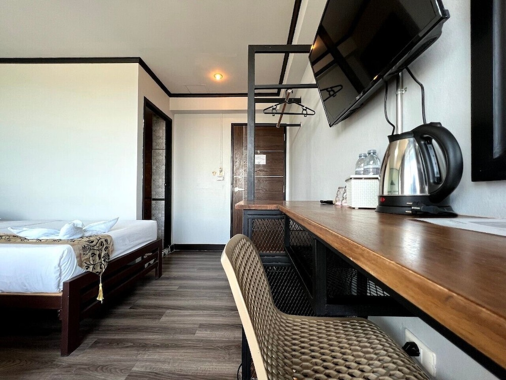 Pimpimarn Beach Hotel 66/66