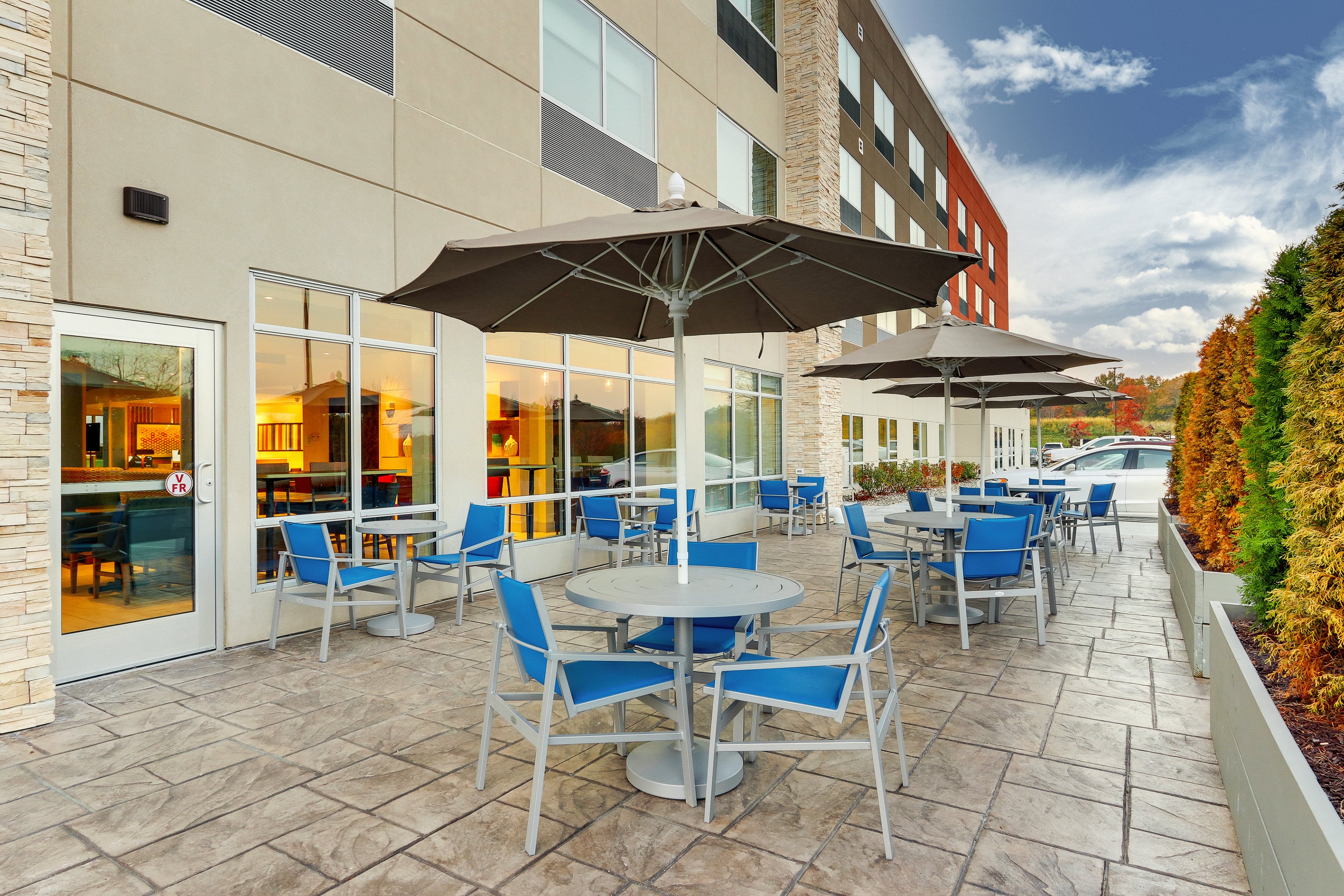 Holiday Inn Express Suites Middletown Goshen 55/71