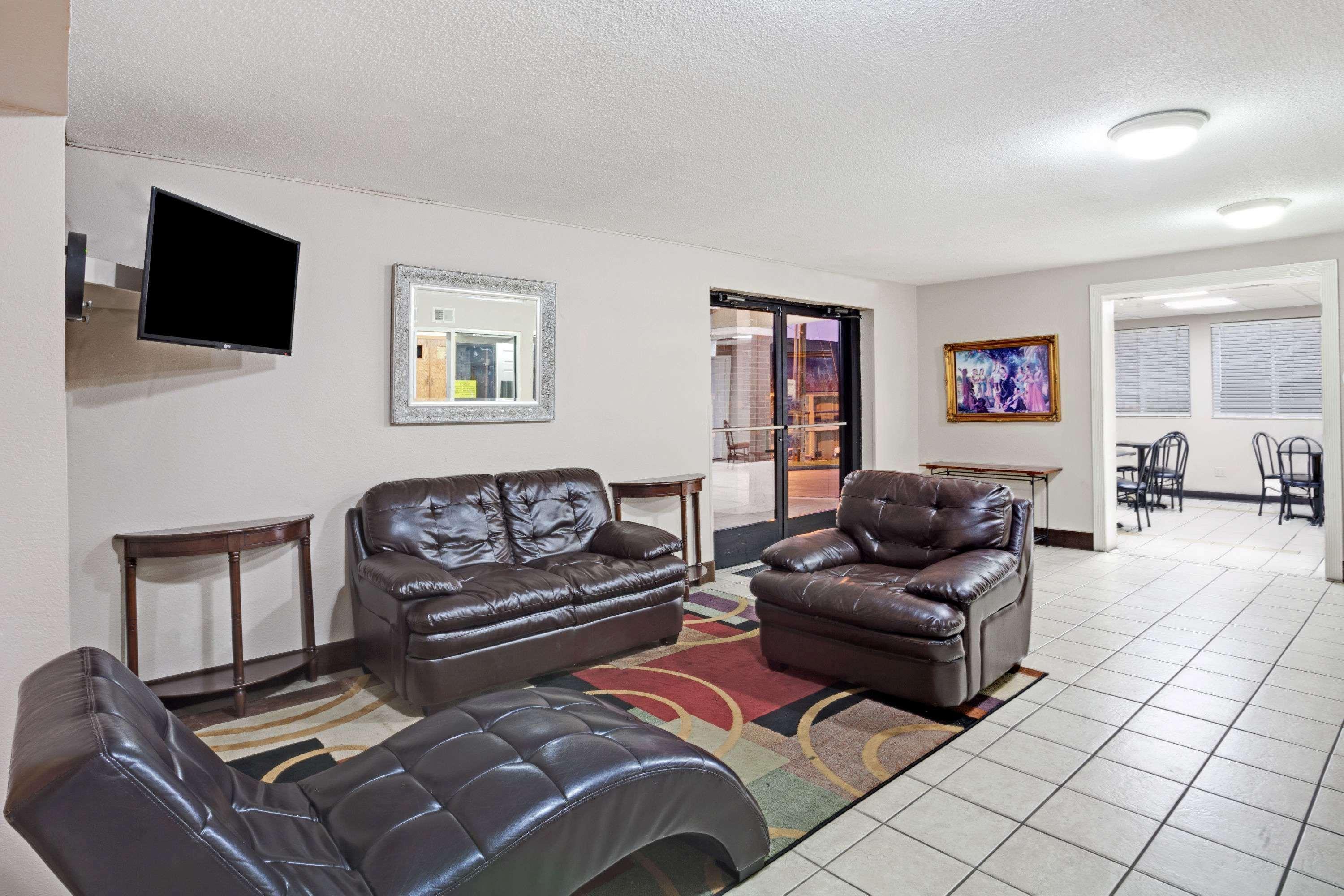 Super 8 By Wyndham Nashville/ Dntn/ Opryland Area 21/25