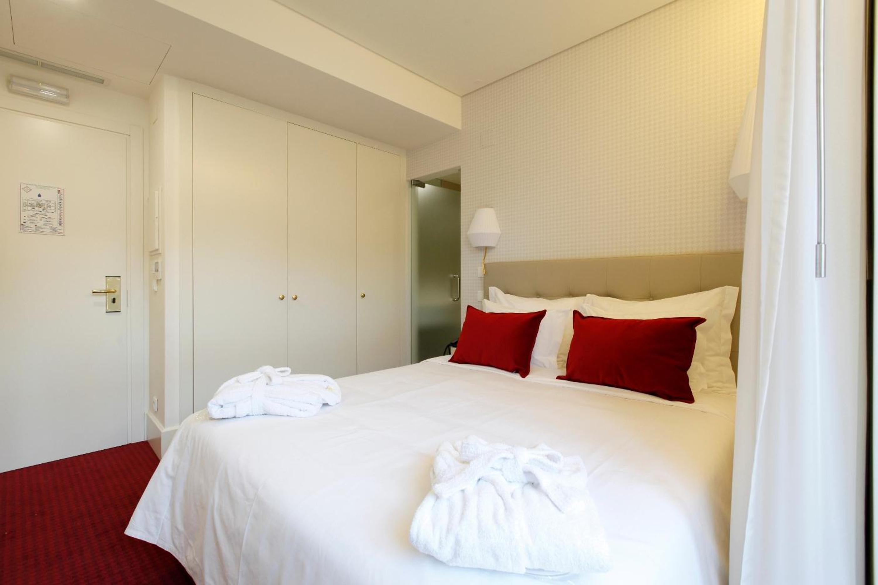 Mini, Double Bed, Street View، Hotel Lis Baixa 7/9
