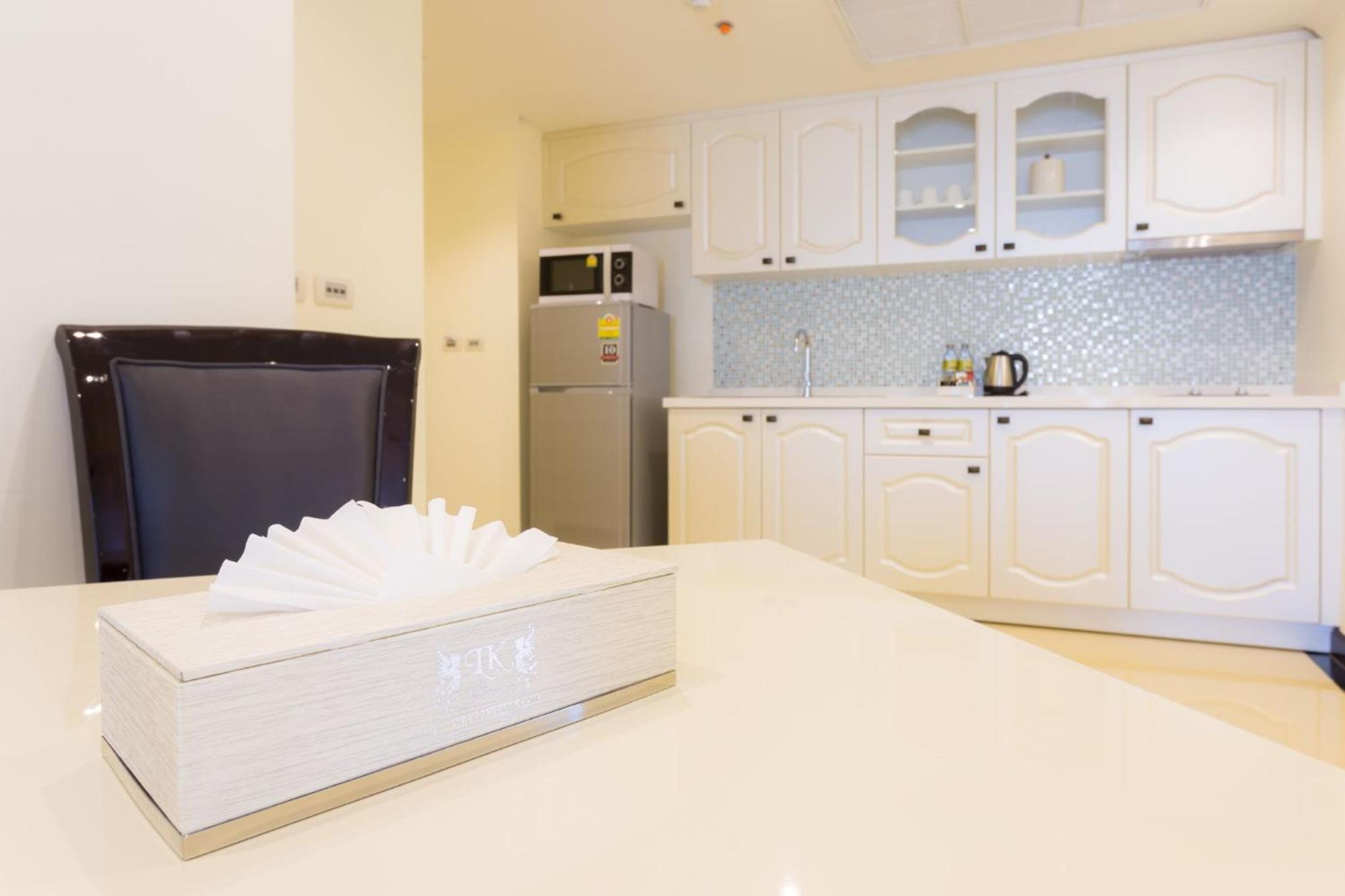 2 Bedrooms, Suite, King Bed