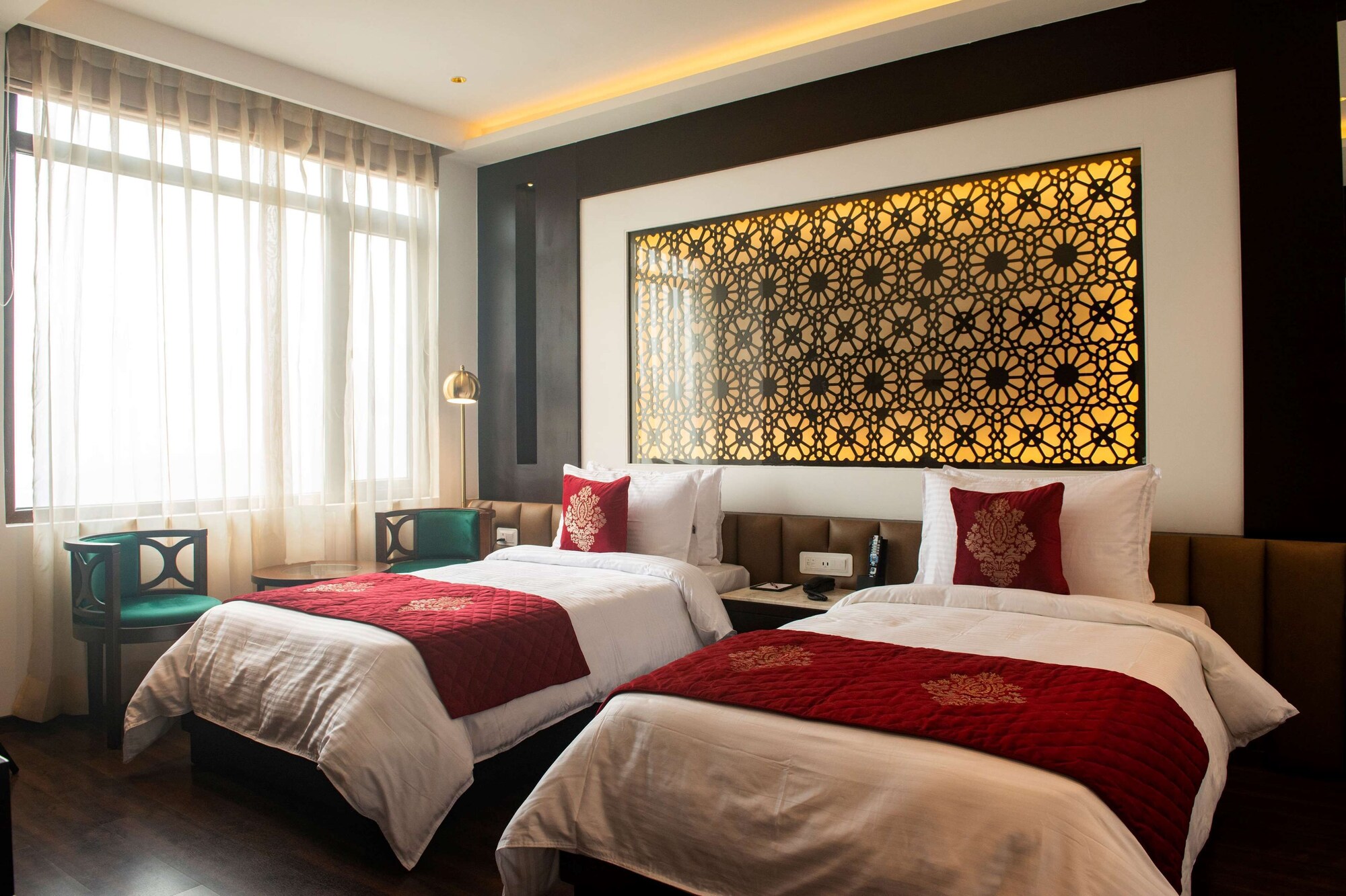 DELUXE, TWIN BEDS, VALLEY VIEW