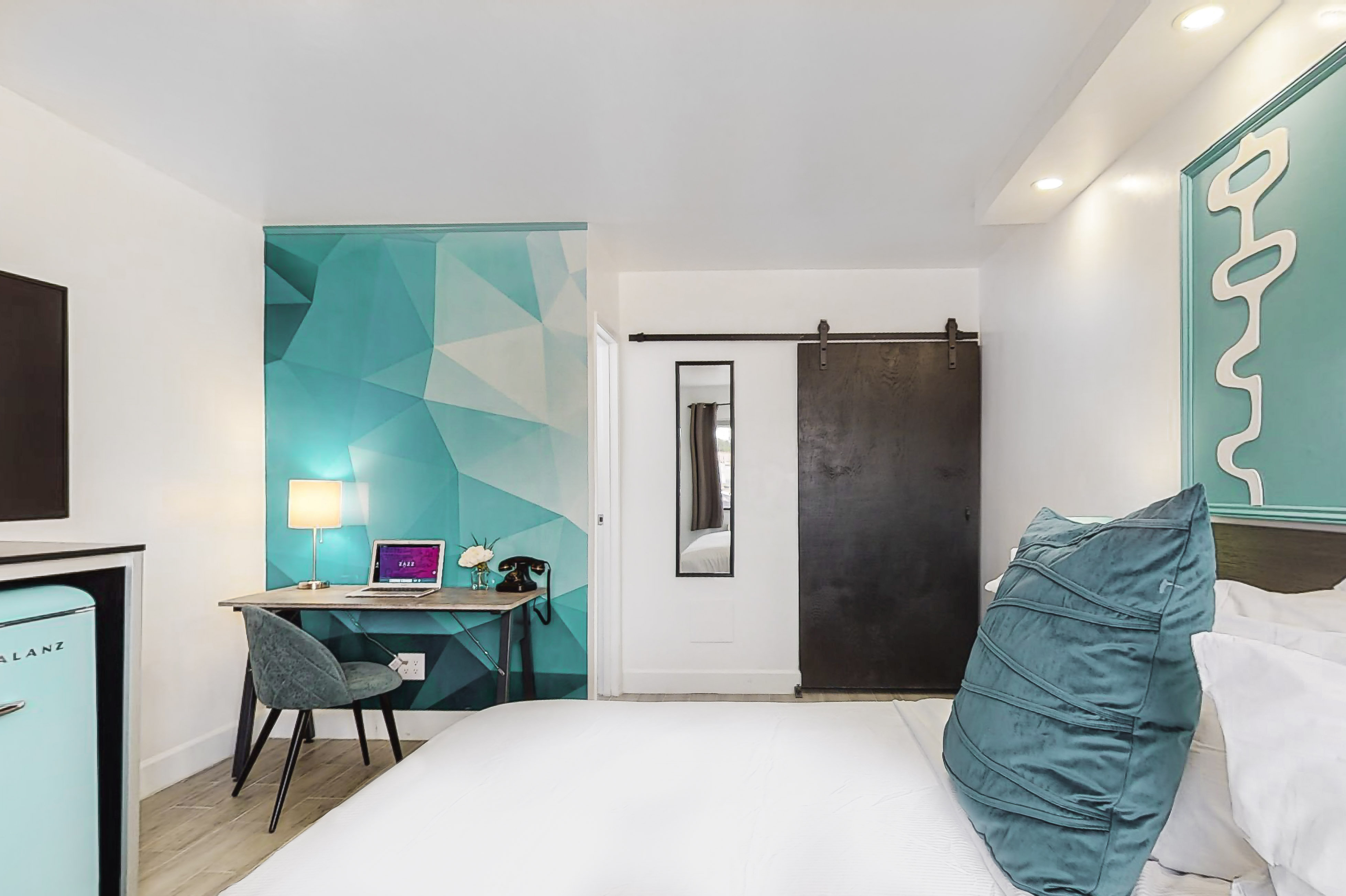 Hotel Zazz 16/26